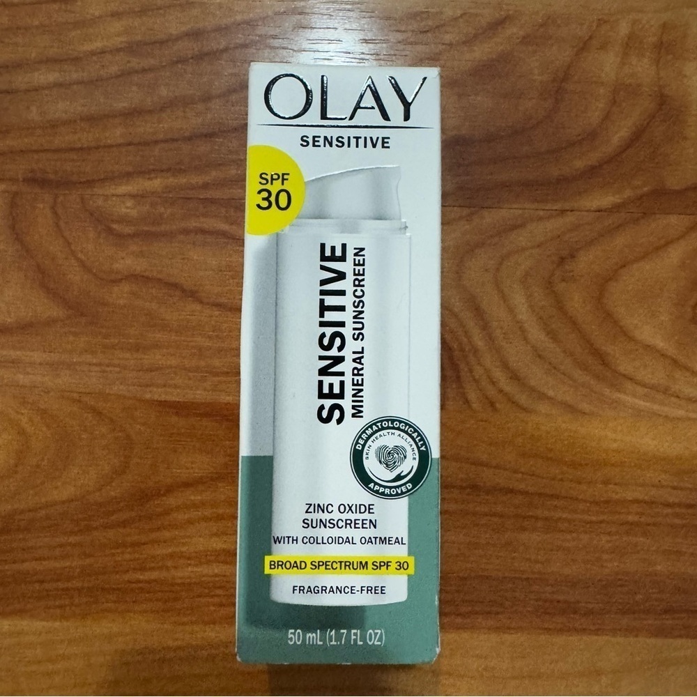 OLAY Sensitive Mineral Zinc Oxide Sunscreen SPF 30 1.7 fl oz NEW Exp. 12/2024